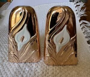 Vintage Salt and Pepper Shakers Gold Featuring White Centered Calla Lily